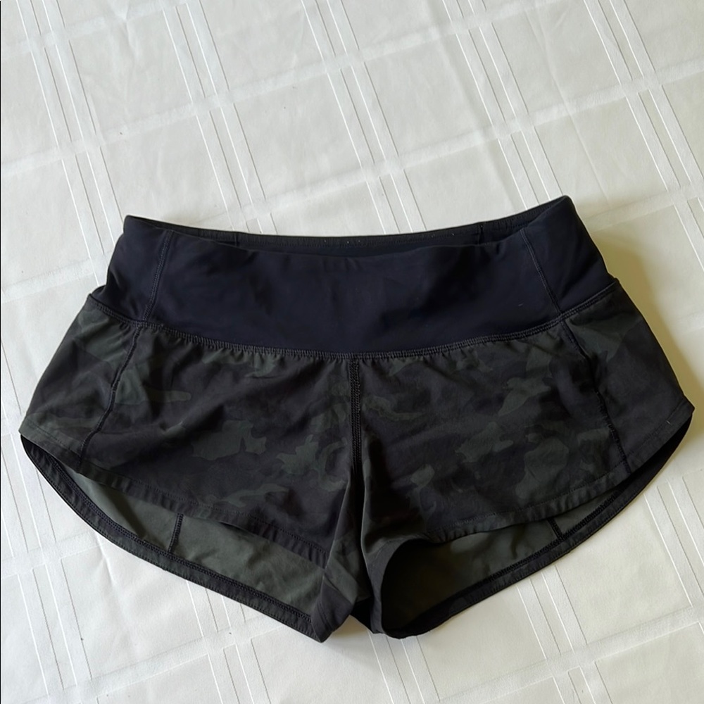 Lululemon Athletica Black Camo Athletic Shorts speed up 2.5